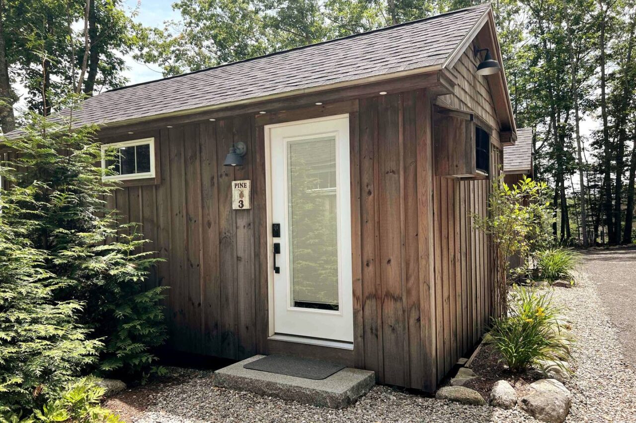 https://steamboatwharfcabins.com/wp-content/uploads/2023/03/1-2-1280x853.jpeg