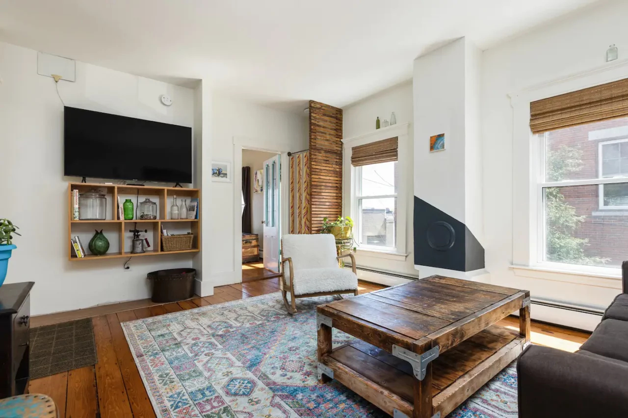 https://steamboatwharfcabins.com/wp-content/uploads/2023/03/11-1280x853.webp