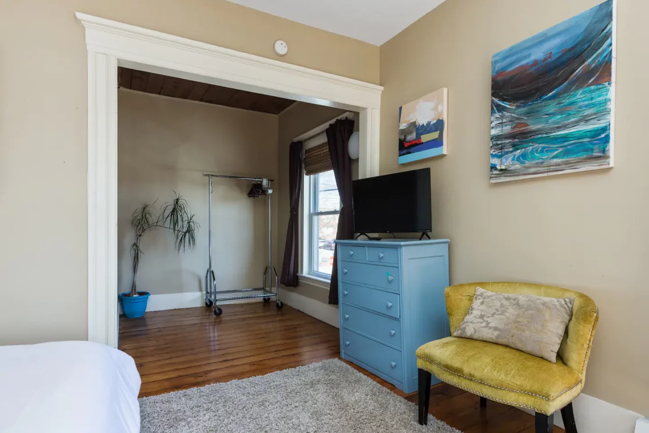 https://steamboatwharfcabins.com/wp-content/uploads/2023/03/16-1280x853.webp