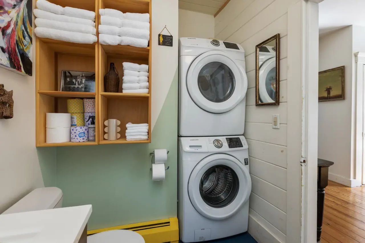 https://steamboatwharfcabins.com/wp-content/uploads/2023/03/18-1280x853.webp