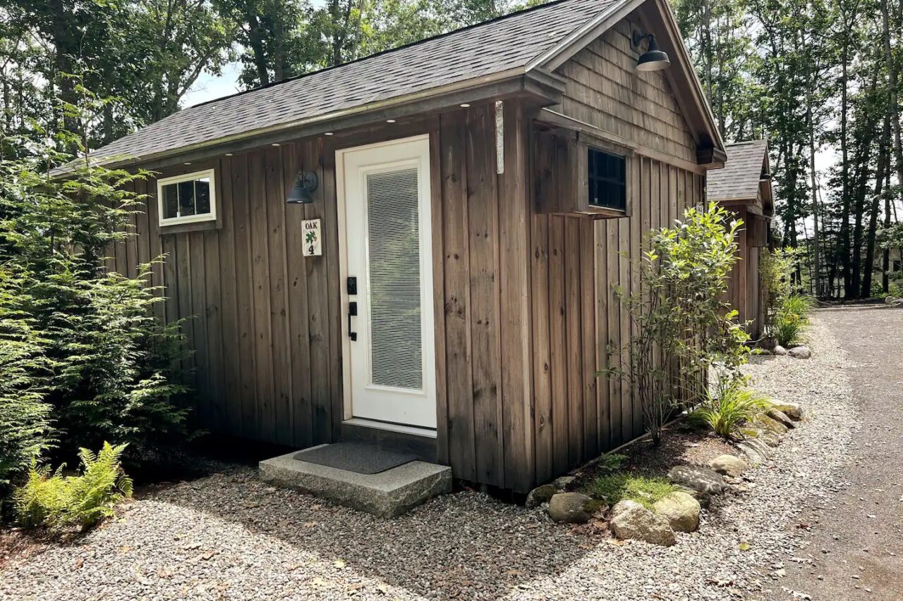 https://steamboatwharfcabins.com/wp-content/uploads/2023/03/2-3-1280x853.jpeg