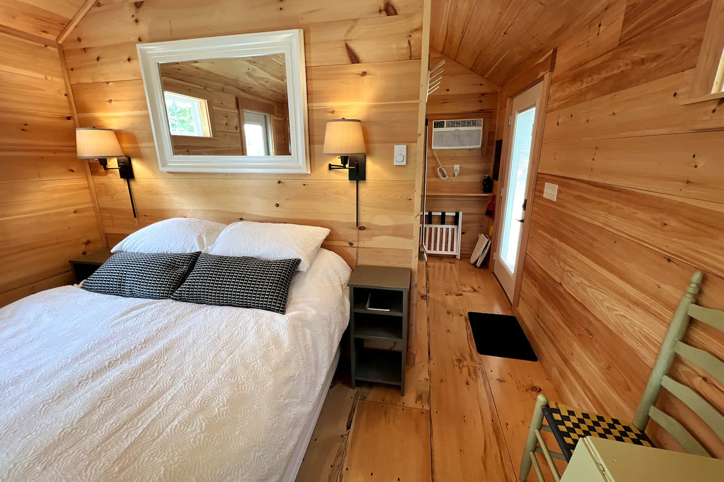 https://steamboatwharfcabins.com/wp-content/uploads/2023/03/2.webp