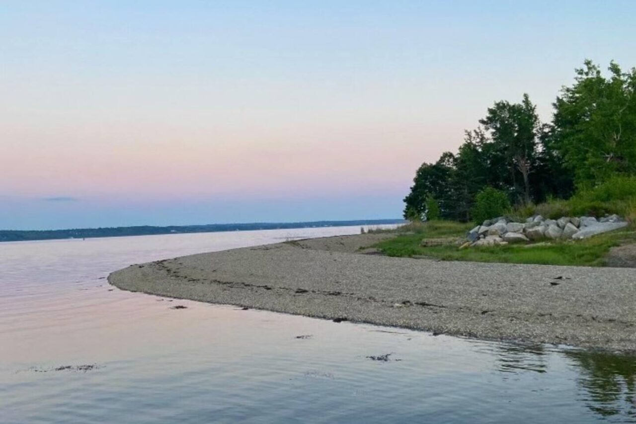 https://steamboatwharfcabins.com/wp-content/uploads/2023/03/26-1280x853.jpeg
