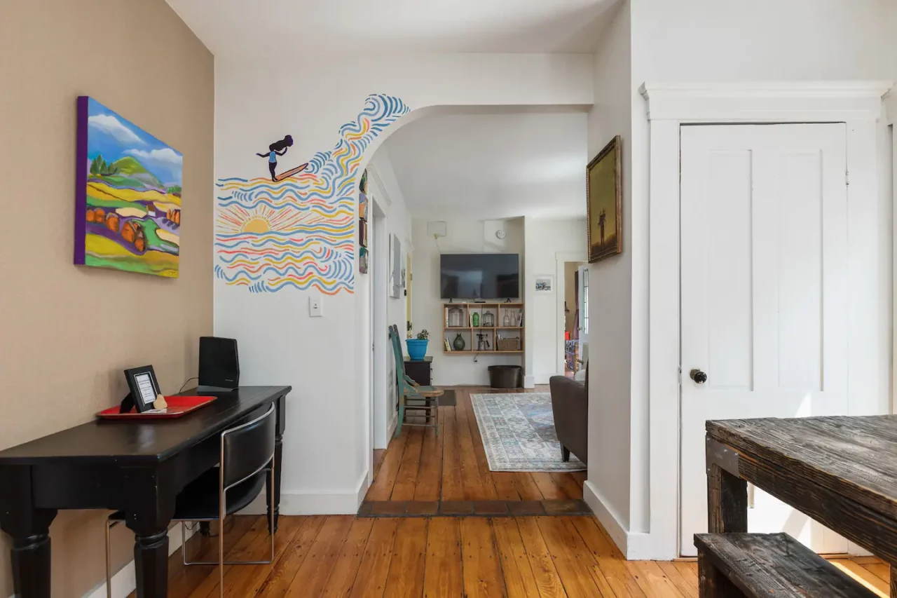 https://steamboatwharfcabins.com/wp-content/uploads/2023/03/27-1280x853.webp