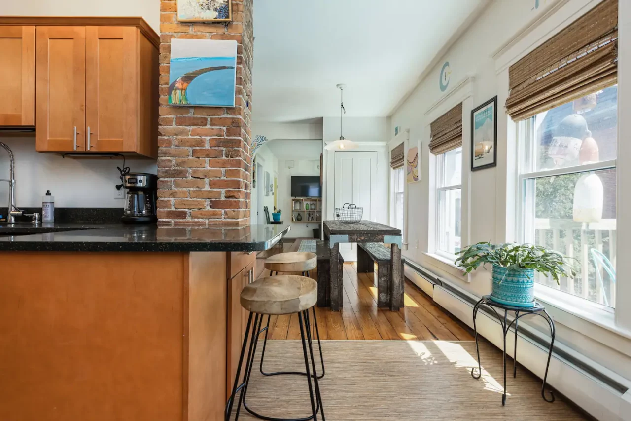 https://steamboatwharfcabins.com/wp-content/uploads/2023/03/28-1280x853.webp