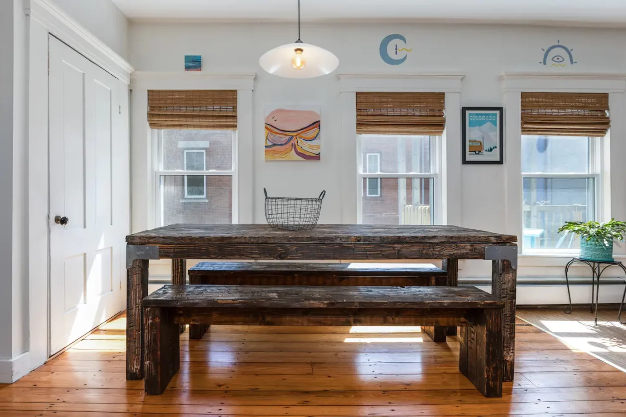 https://steamboatwharfcabins.com/wp-content/uploads/2023/03/3-2-1280x853.webp