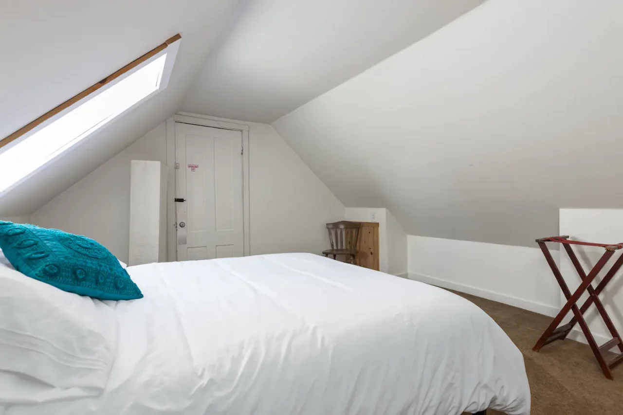 https://steamboatwharfcabins.com/wp-content/uploads/2023/03/36-1280x853.webp