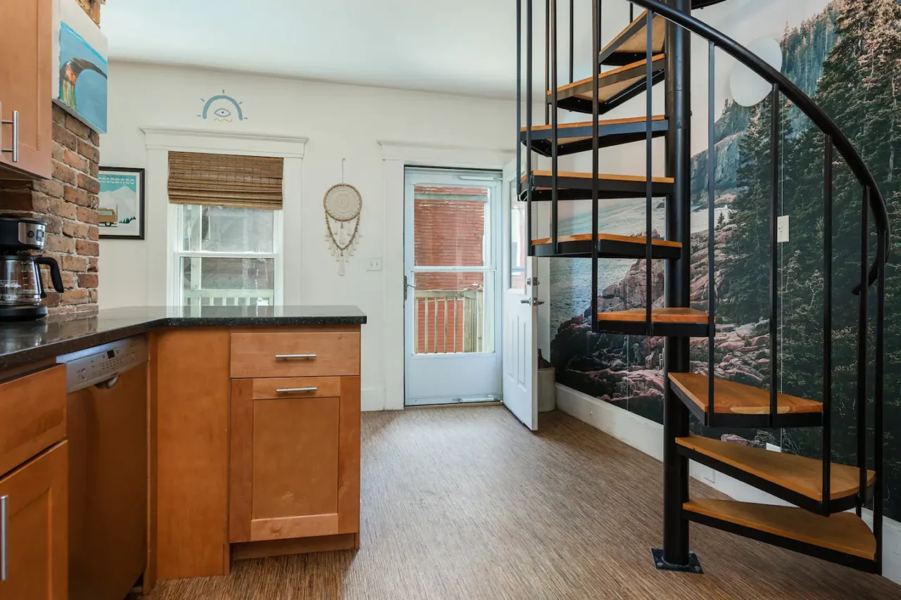 https://steamboatwharfcabins.com/wp-content/uploads/2023/03/37-1280x853.webp