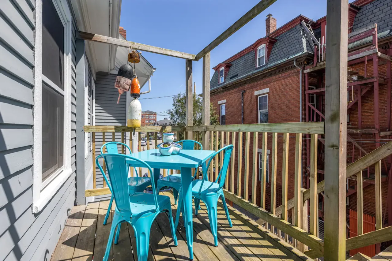 https://steamboatwharfcabins.com/wp-content/uploads/2023/03/38-1280x853.webp