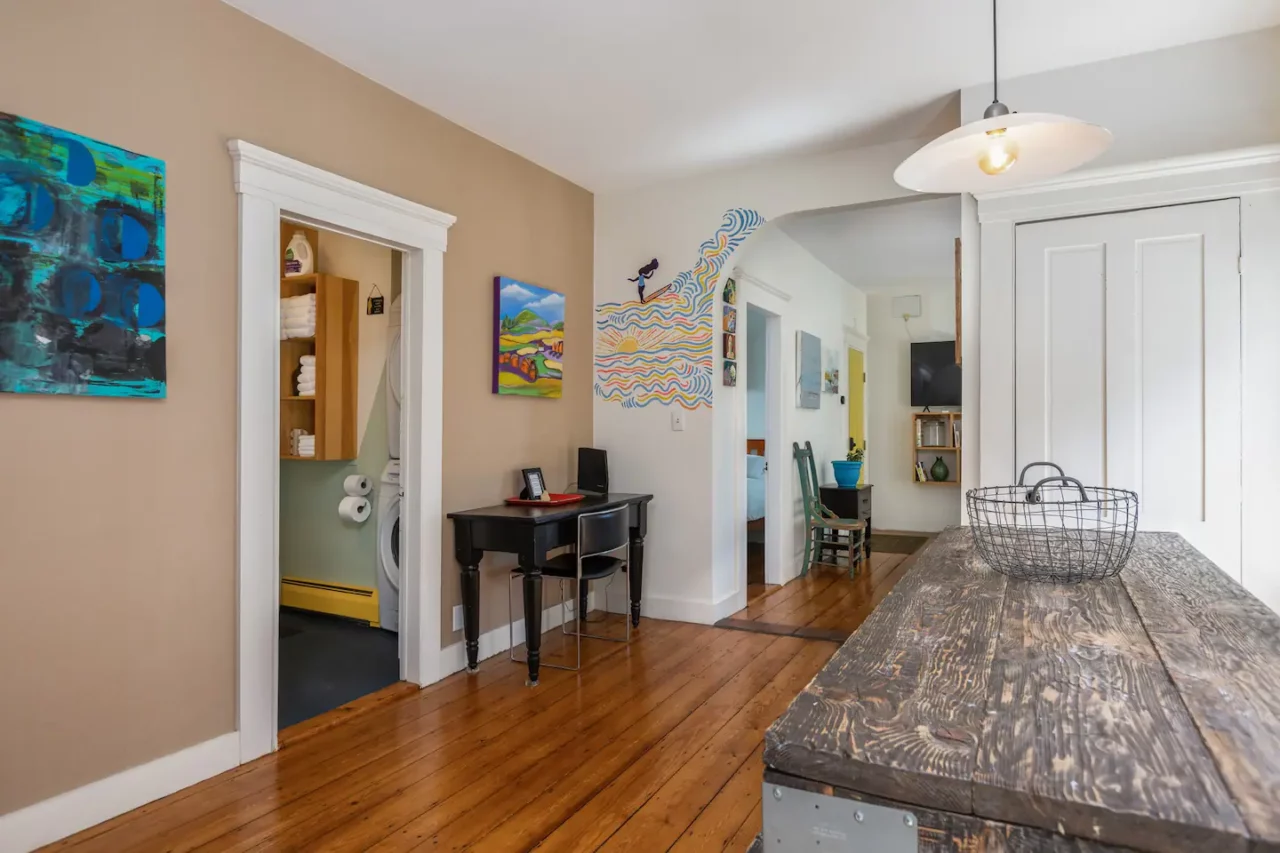https://steamboatwharfcabins.com/wp-content/uploads/2023/03/5-1-1280x853.webp