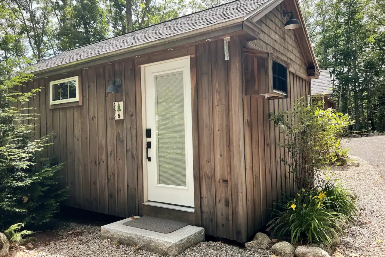 https://steamboatwharfcabins.com/wp-content/uploads/2023/03/5-1280x853.webp